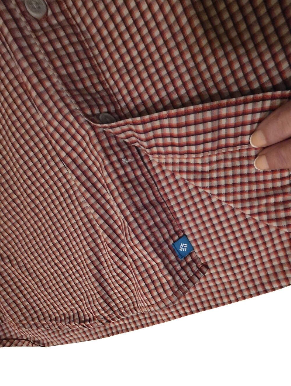 Like NEW COLUMBIA Long sleeve button down plaid shirt. Men's medium. - Picture 5 of 6